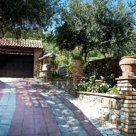Villa Le Suites Sul Golfo Di Taormina,con Piscina Infinity A Strapiombo Sul Mare