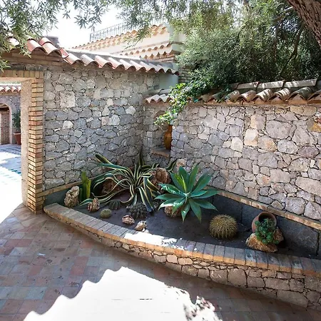 Villa Le Suites Sul Golfo Di Taormina,con Piscina Infinity A Strapiombo Sul Mare Letojanni