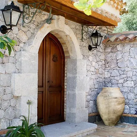 Le Suites Sul Golfo Di Taormina,con Piscina Infinity A Strapiombo Sul Mare
